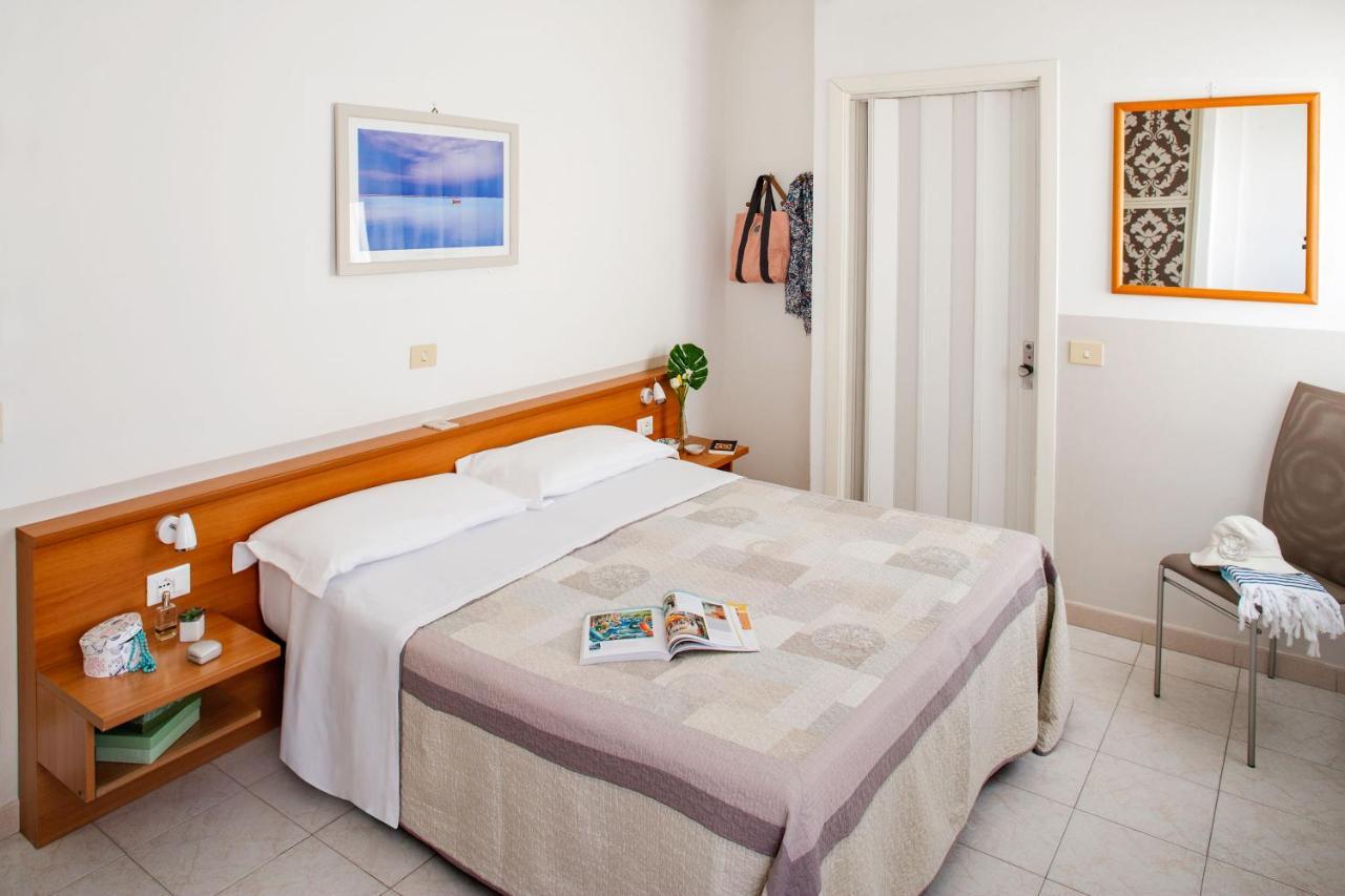 Hotel Virginia Diano Marina Esterno foto