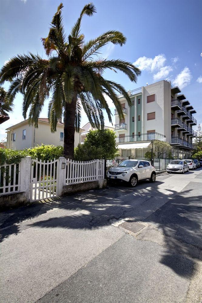 Hotel Virginia Diano Marina Esterno foto